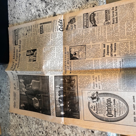 DAILY EXPRESS WW2 EXPLOSION IN BEER CELLAR NEWSPAPER NOV 1939 - Picture 2 of 4